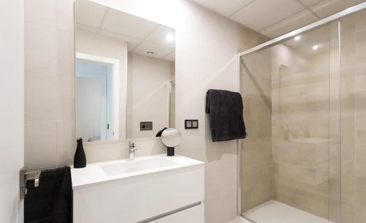 Luxury Apartment With Private Hot Tub By Poniente Beach Μπένιντορμ Εξωτερικό φωτογραφία